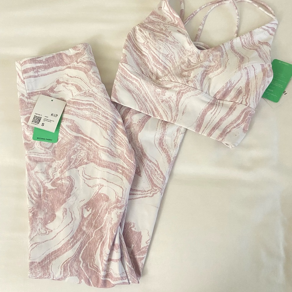 Beautiful pink and whit, high rise legging